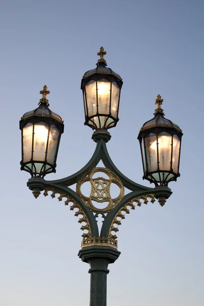 Laternenpfahl auf der Westminster Bridge, London — Stockfoto