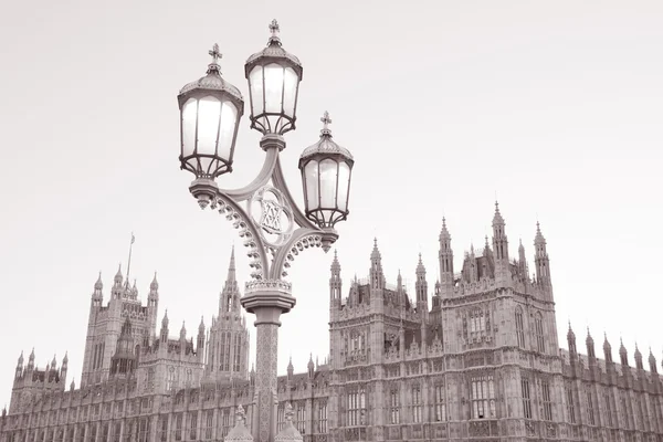 Latarnia uliczna i Pałac Westminsterski, Londyn — Zdjęcie stockowe