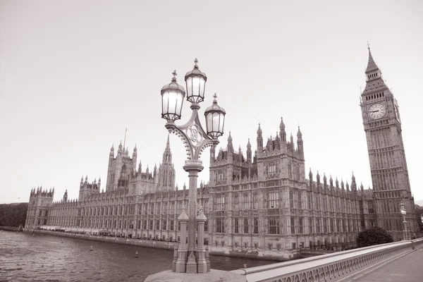 Lamppost e Casas do Parlamento, Londres — Fotografia de Stock