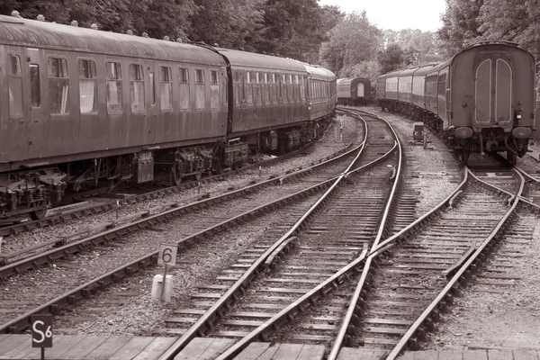 Spoorlijn met trein rijtuigen — Stockfoto