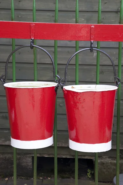 Dois baldes vermelhos — Fotografia de Stock