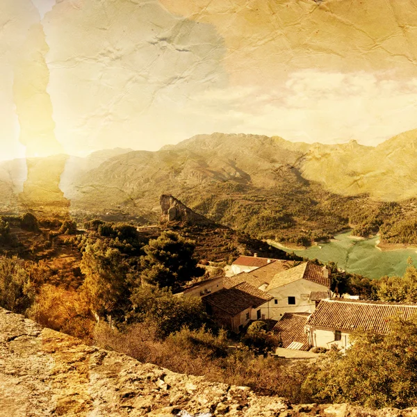 Vista panorâmica de belas montanhas e alto lago. Guadales. , — Fotografia de Stock