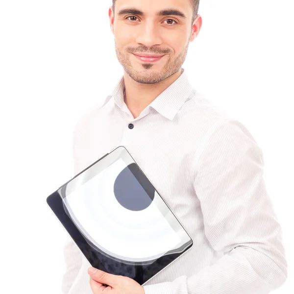 Чоловік показує екран планшетного комп'ютера, посміхаючись, ізольований на білому фоні — стокове фото