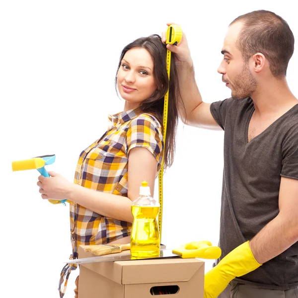 Пара, готовящаяся к ремонту своего дома — стоковое фото