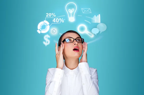Vuxna företag kvinna som arbetar på virtuellt kontor. Digital talet — Stockfoto
