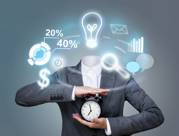 Концептуальный образ деловой женщины без головы и ежедневного маршрута
