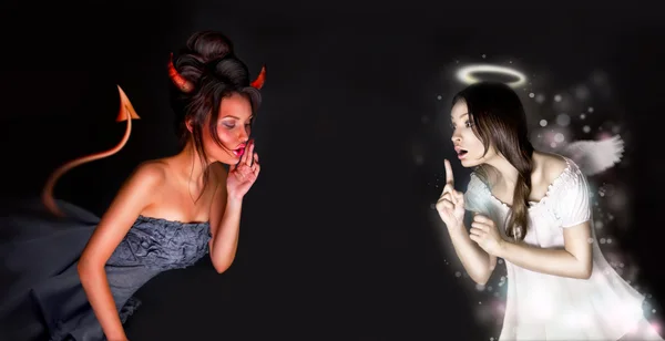 Muotokuva enkelin ja paholaisen tytöt ja copyspace niiden välillä . — kuvapankkivalokuva