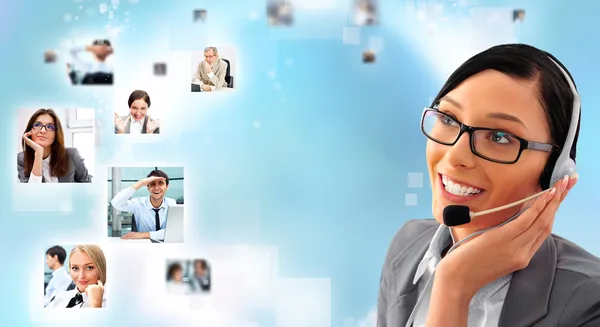 Auricolare di telemarketing donna dal call center — Foto Stock
