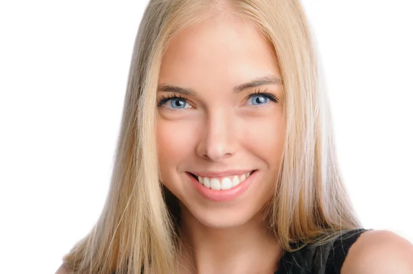 Närbild porträtt av vackra leende kvinna isolerad på vit ba — Stockfoto