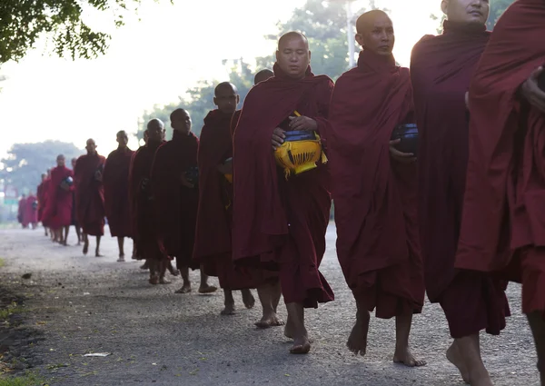 Monniken in myanmar Stockfoto