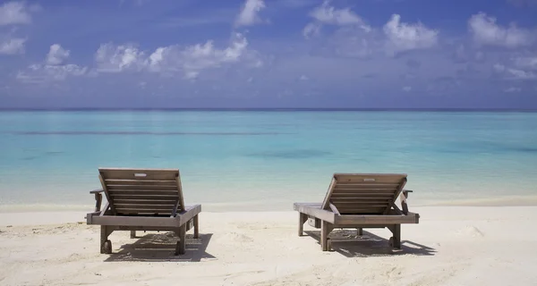 Lounge stoel op strand Rechtenvrije Stockafbeeldingen