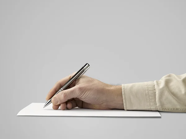 Stift in der Hand isoliert auf grauem Hintergrund (Clipping-Pfad) — Stockfoto