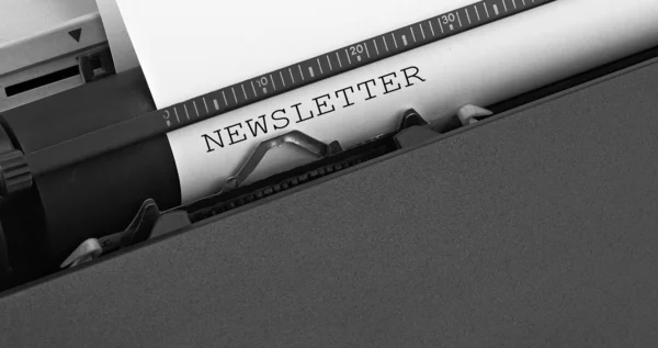 "newsletter "μήνυμα δακτυλογραφημένο από vintage γραφομηχανή. — Φωτογραφία Αρχείου