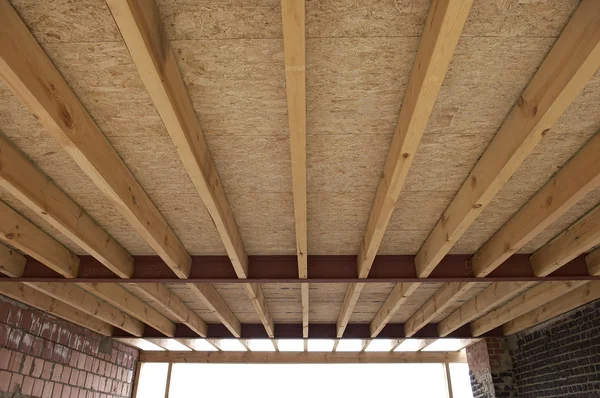 La construction du cadre en bois du toit — Photo
