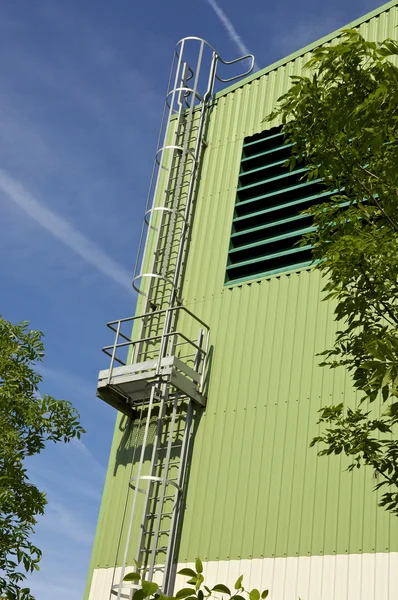 Escadaria de segurança de aço — Fotografia de Stock