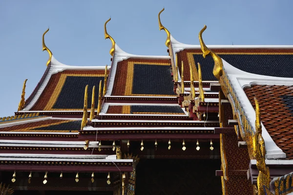 Tayland, bangkok, İmparatorluk Sarayı, imparatorluk şehri, altın çatı Tapınağı süslemeleri — Stok fotoğraf