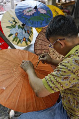 Tayland, bangkok, Tayland bir sanatçı bir şemsiye şemsiye fabrikası dekorasyon