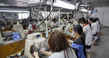 Tayland, bangkok, Tayland bir mücevher fabrikasında çalışmaya