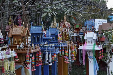 Tayland, ayutthaya, tapınak bu kutsal bırakılır Bu adak minyatür Tay tarafından ölü yakınları bellekte yer