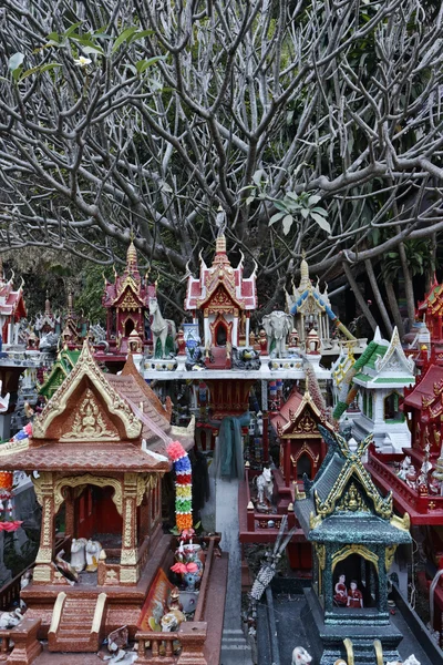 Thailand, ayutthaya, deze votief miniatuur tempels zitten in deze heilige plaats door thai in het geheugen van hun dode familieleden — Stockfoto
