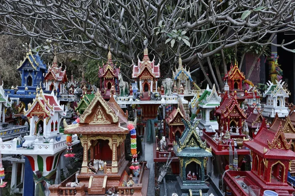 Таїланд, Ayutthaya, ці обітниці мініатюрних храмів залишилися в цьому Священне місце шляхом Тайська в пам'ять про померлих родичів — стокове фото