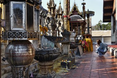 Thailand, Lampang Province, Pratartlampangluang Temple, a young Thai girl is praying clipart