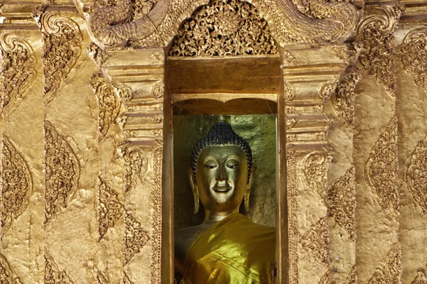 Thajsko, lampang provincie, pratartlampangluang chrám, socha Buddhy — Stock fotografie