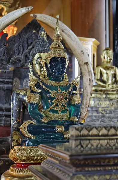 Thailand, Lampang Province, Pratartlampangluang Temple, Jade Buddha statue — Stock Photo, Image