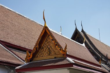 Tayland, bangkok, imparatorluk şehri, bir Budist tapınağı çatıda süsler