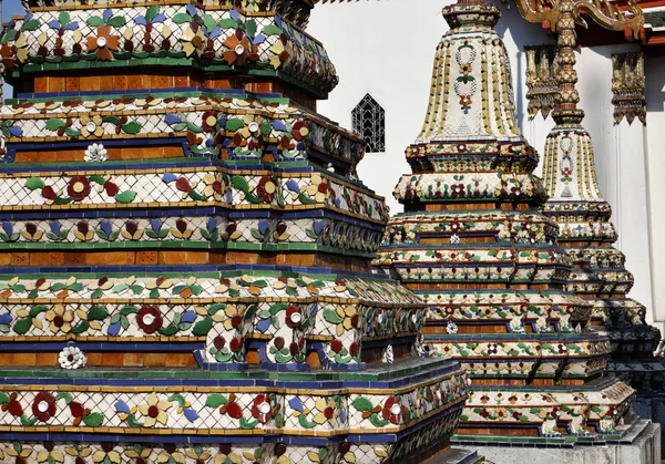 태국, 방콕, 제국 도시, 불교 사원의 지붕에 장식 — 스톡 사진