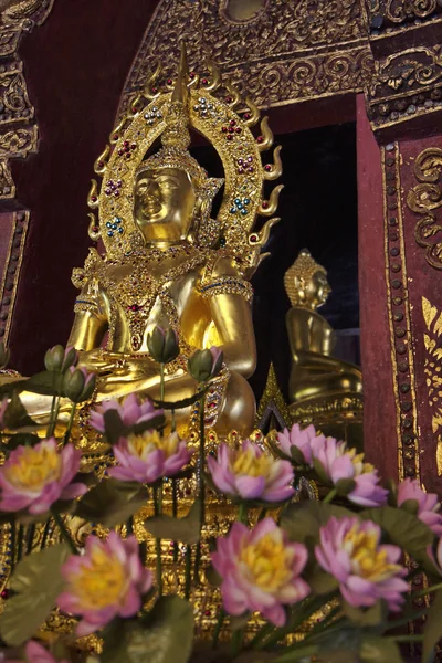 Thailand, chiang mai, prathat doi suthep buddhistischer Tempel, goldene Buddhastatue — Stockfoto