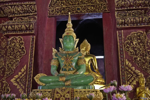 Thailand, Chiang Mai, Prathat Doi Suthep Buddhist temple, jade Buddha statue — Stock Photo, Image