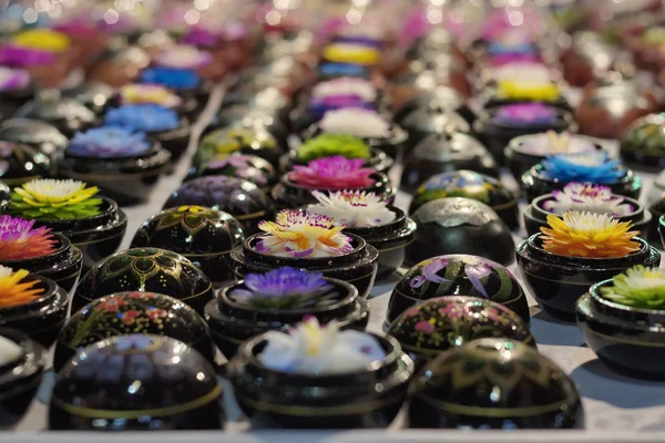 태국, 치앙마이, 현지 시장에서 판매에 대 한 다양 한 꽃 모양으로 만들어진 손 비누 — 스톡 사진