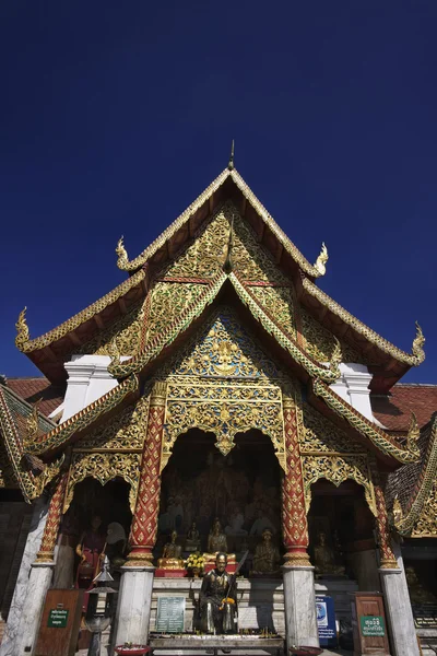 Thailandia, Chiang Mai, Phra Thart doi suthep tempio (Wat Phra Thart Doi Suthep), ornamenti del tetto — Foto Stock