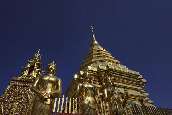 Ταϊλάνδη, Τσιάνγκ Μάι, phra thart doi suthep ναός (wat phra thart doi suthep), χρυσά αγάλματα του Βούδα — Φωτογραφία Αρχείου