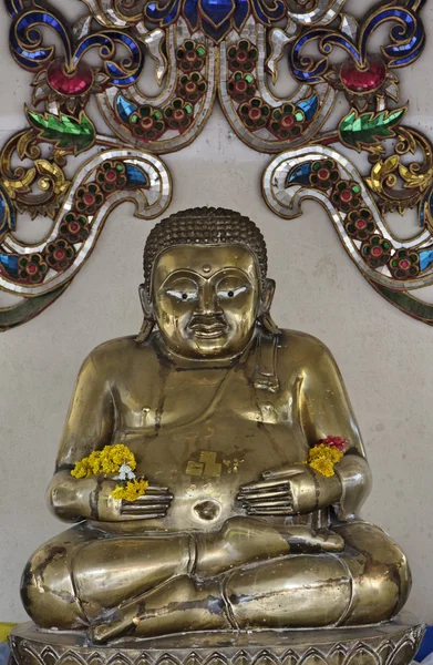Таиланд, Чиангмай, Храм Кет Карам (Ват Кет Карам), старая статуя Будды — стоковое фото