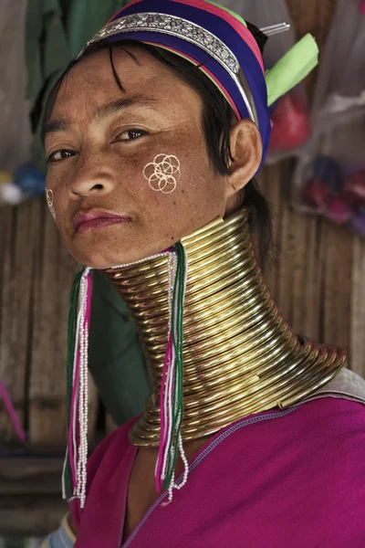 stock image Thailand, Chiang Mai, Karen Long Neck hill tribe village (Kayan Lahwi), Long Neck woman in traditional costumes. Women put brass rings on their neck when they are 5 or 6 years old and increase the num