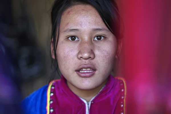 Tailandia, Chiang Mai, Karen Long Neck pueblo de la tribu de la colina (Kayan Lahwi), Karen mujer — Foto de Stock