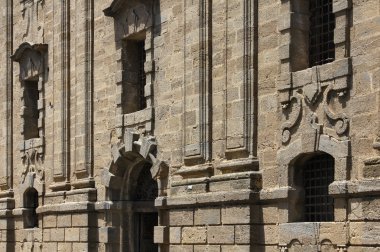 İtalya, Sicilya, caltagirone town (catania eyaletinde), bugün müzeye dönüştürülmüş bourbonist hapishane cephe (17. yüzyıl)