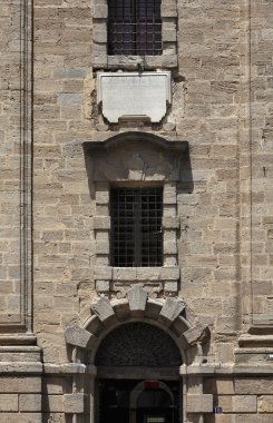 İtalya, Sicilya, caltagirone town (catania eyaletinde), bugün müzeye dönüştürülmüş bourbonist hapishane cephe (17. yüzyıl)