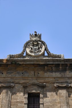 İtalya, Sicilya, caltagirone town (catania eyaletinde), bugün müzeye dönüştürülmüş bourbonist hapishane cephe (17. yüzyıl)