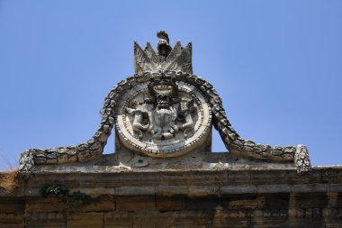 İtalya, Sicilya, caltagirone town (catania eyaletinde), bugün müzeye dönüştürülmüş bourbonist hapishane cephe (17. yüzyıl)