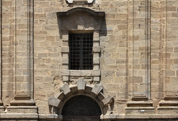 İtalya, Sicilya, caltagirone town (catania eyaletinde), bugün müzeye dönüştürülmüş bourbonist hapishane cephe (17. yüzyıl)