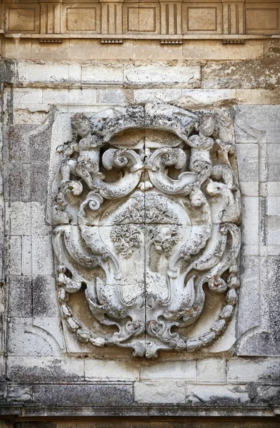 Italien, Sizilien, Stadt Caltagirone (Provinz Catania), Fassade der francesco d 'assisi Kirche (13. Jahrhundert), barocke Ornamente — Stockfoto