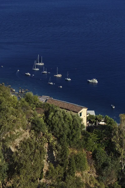 Italy, Sicily, Ionian sicilian coastline and Taormina bay — Stock Photo, Image