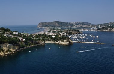 İtalya, campania, bacoli şehrin havadan görünümü ve iç lagoon (Napoli)