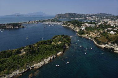 İtalya, campania, bacoli şehrin havadan görünümü ve iç lagoon (Napoli)