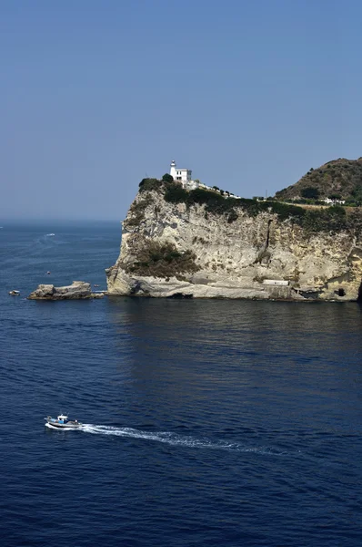 Itália, Campânia, vista aérea de Capo Miseno e seu farol (Nápoles ) — Fotografia de Stock
