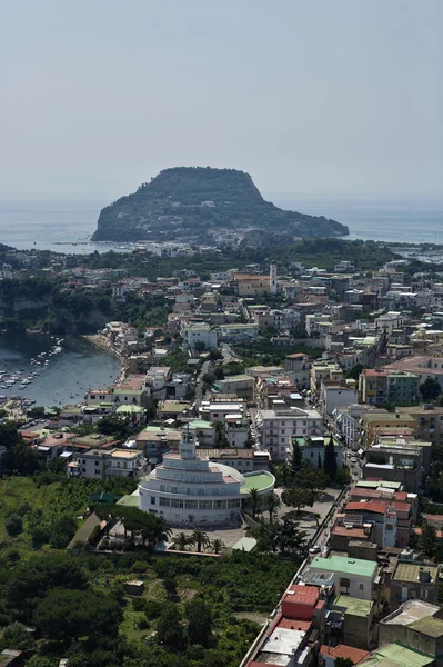 Italien, Kampanien, Luftaufnahme von Bacoli-Stadt und capo miseno (Neapel)) — Stockfoto