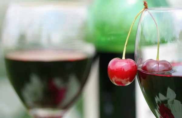 Fresh cherry and red wine — Stock Photo, Image